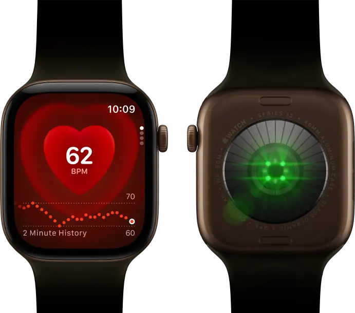 Deux Apple Watch Series 12, boîtier en aluminium, bronze sombre avec Bracelet Sport olive, l’une affichant l’app Fréquence cardiaque, l’autre montrant le Système de suivi de santé à l’arrière de la montre, avec des LED vertes lumineuses