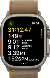 Apple Watch Ultra 4, kast van titanium, kleur naturel, geavanceerde work-outgegevens voor Buiten Hardlopen, rechterkant, Digital Crown, verhoogde zijknop, Trail-bandje, kleur zand