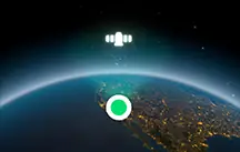 Aardbol met de locatie van de gebruiker en een satellietsymbool erboven