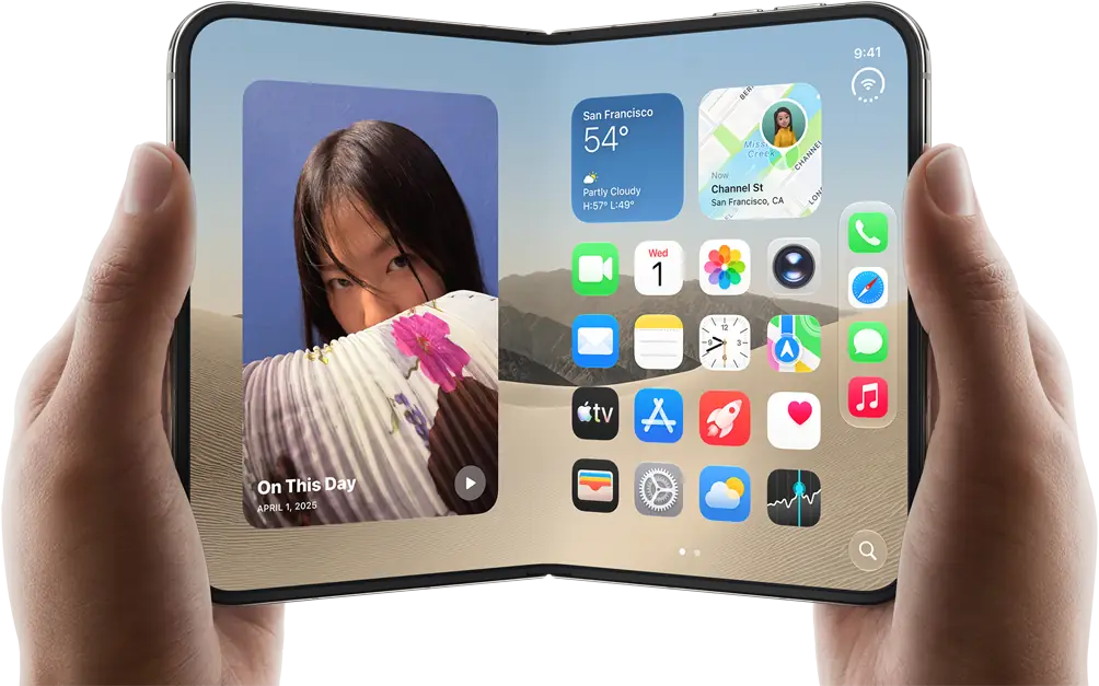 iPhone Duo, finition blanc stellaire, tenu à deux mains en mode paysage, déplié, l’écran interne affiche des photos sur le côté gauche, des apps sur le côté droit