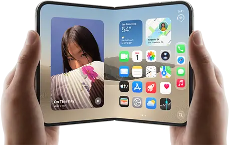 iPhone Duo, finition blanc stellaire, tenu à deux mains en mode paysage, déplié, l’écran interne affiche des photos sur le côté gauche, des apps sur le côté droit