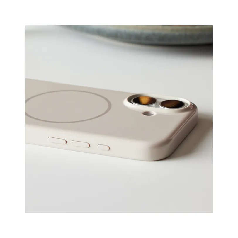 Beats iPhone 16 Case with MagSafe — Pierre sommet