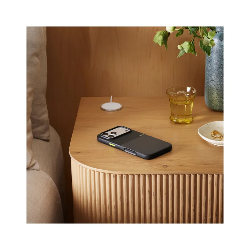 Beats iPhone 17 Pro Max coque renforcée MagSafe et Camera Control — Noir Everest