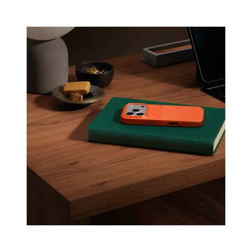 Beats iPhone 17 Pro coque renforcée MagSafe et Camera Control – Sierra — Orange