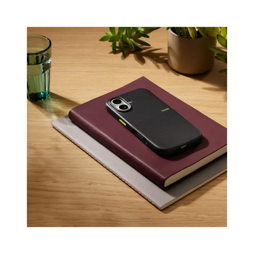 Beats iPhone 17 coque renforcée MagSafe et Camera Control — Noir Everest