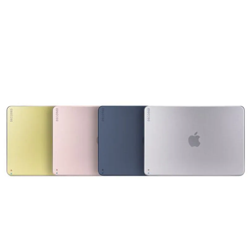 Coque Decoded clipsable recyclée pour MacBook Neo — Transparent — vue 7