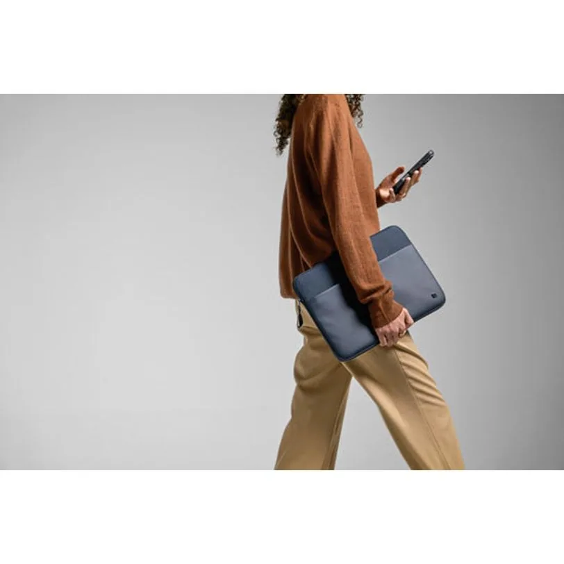 Housse Incase A.R.C. pour MacBook Pro 14 pouces — Bleu marine — vue 6
