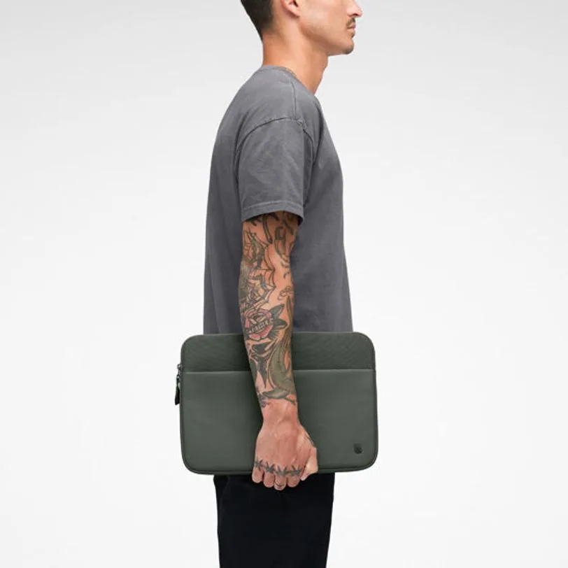 Housse Incase A.R.C. pour MacBook Pro 14 pouces — Lierre fumé — vue 2