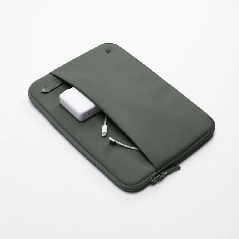 Housse Incase A.R.C. pour MacBook Pro 14 pouces — Lierre fumé — vue 6