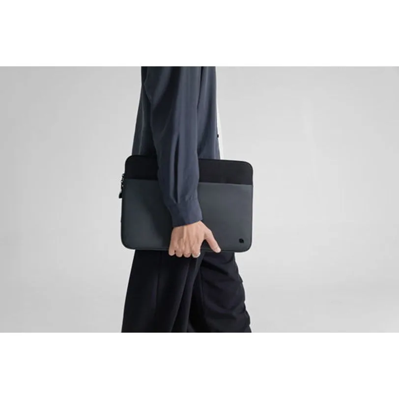 Housse Incase A.R.C. pour MacBook Pro 16 pouces — Noir — vue 2