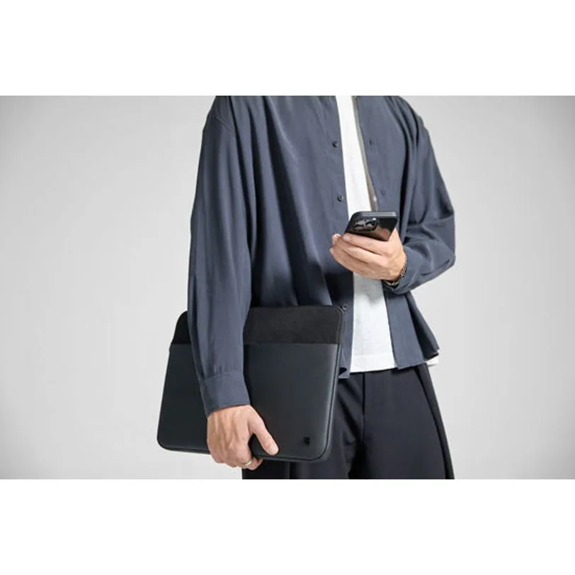 Housse Incase A.R.C. pour MacBook Pro 16 pouces — Noir — vue 4