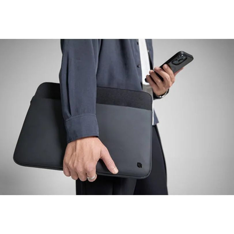 Housse Incase A.R.C. pour MacBook Pro 16 pouces — Noir — vue 5