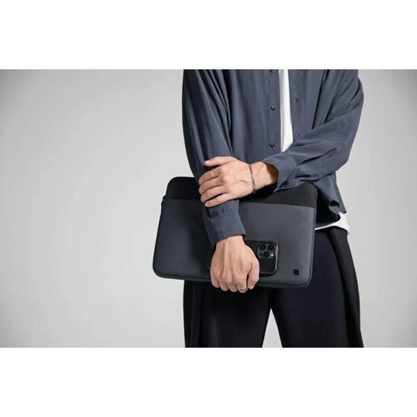 Housse Incase A.R.C. pour MacBook Pro 16 pouces — Noir — vue 8