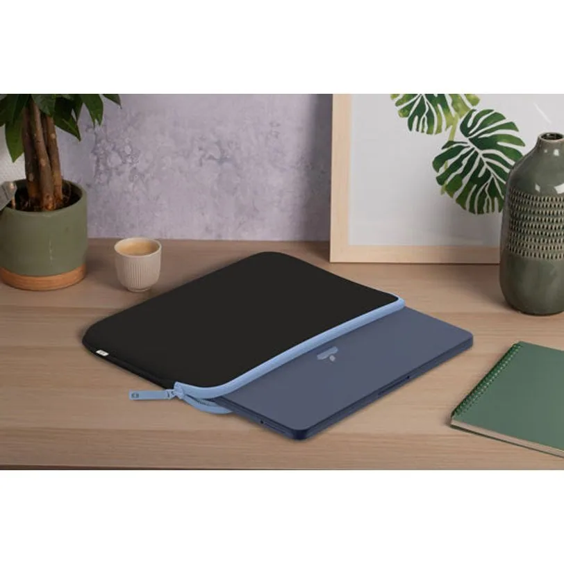 Housse MW Basics ²Life pour MacBook Neo — Noir / Terre — vue 4