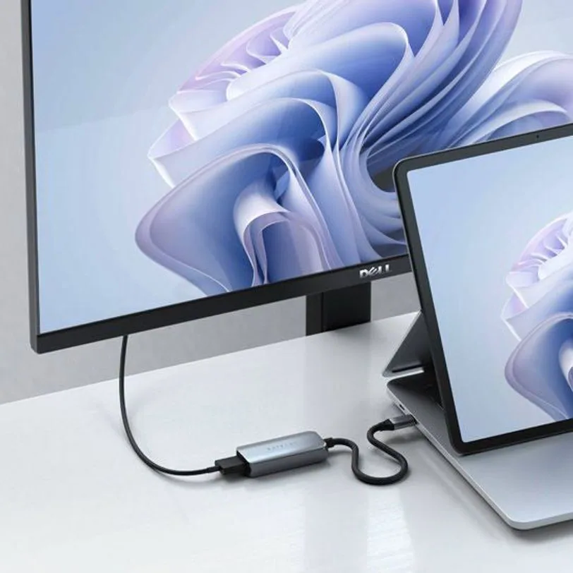 Adaptateur Satechi USB-C vers HDMI 2.1 8K — Gris sidéral — vue 4