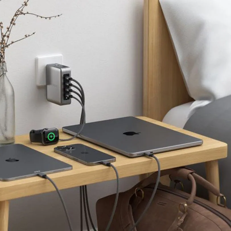 Chargeur Satechi GaN 145 W 4 ports USB-C — Gris sidéral — vue 7