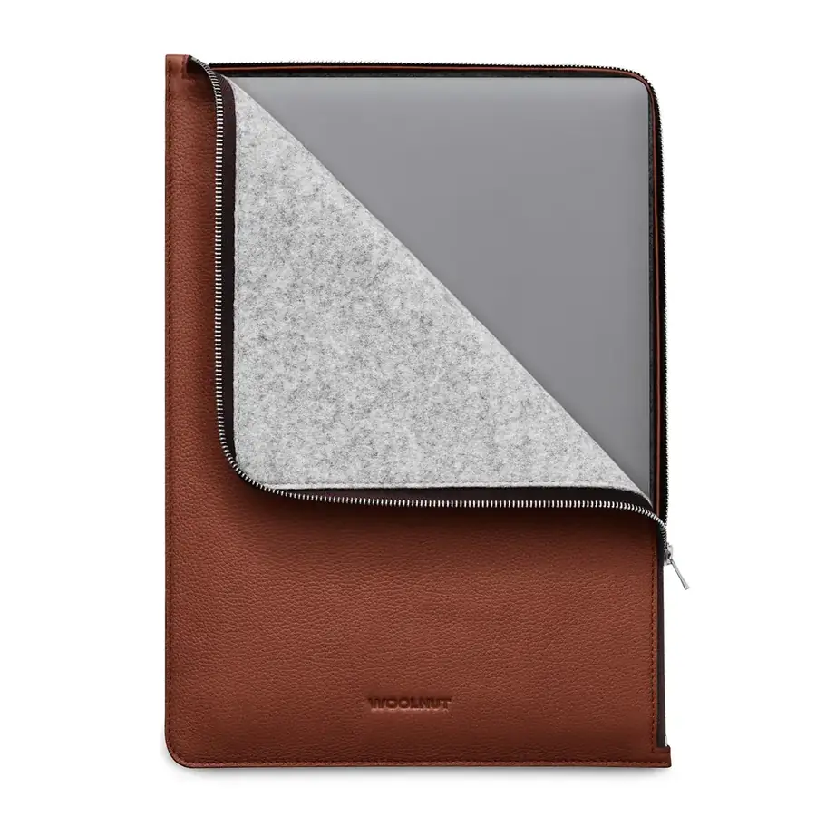 Woolnut folio cuir pour MacBook Pro 16 pouces — Cognac